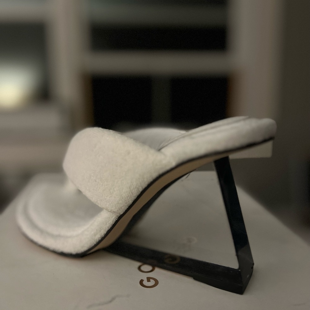 NIB GOOD AMERICAN HEEL